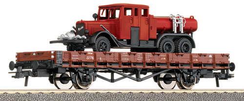 Flat car with Henschel Fire Truck<br /><a href='images/pictures/Roco/47729.jpg' target='_blank'>Full size image</a>